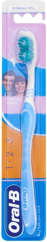 ORAL-B 3-Effect, Delicate White 40M Medium Toothbrush